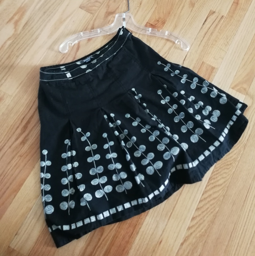 Black High-Waist Circle Skirt with Stylish Pattern